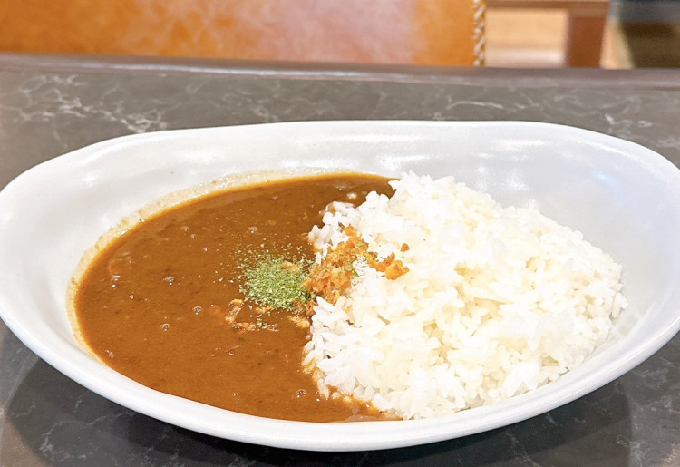 ▼まぬるのこだわり牛すじカレー